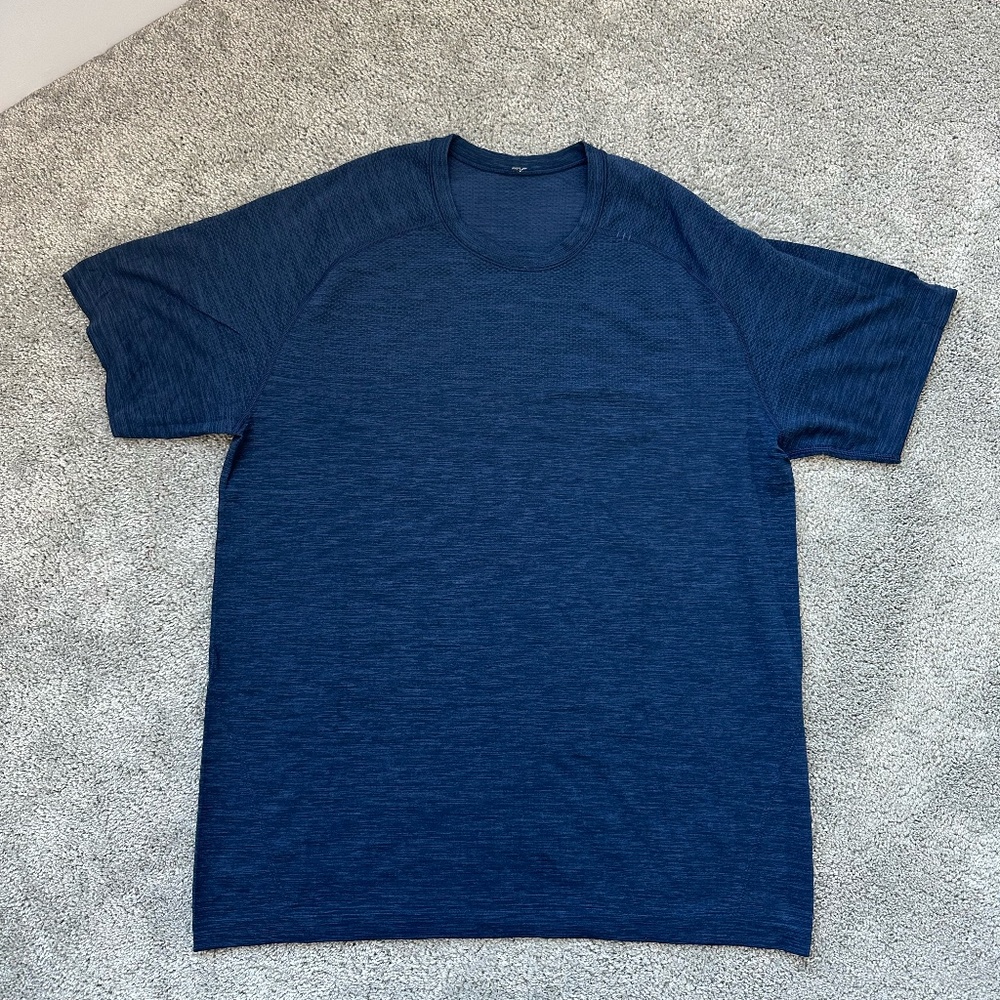 Lululemon Mens technical t-shirt - Size L